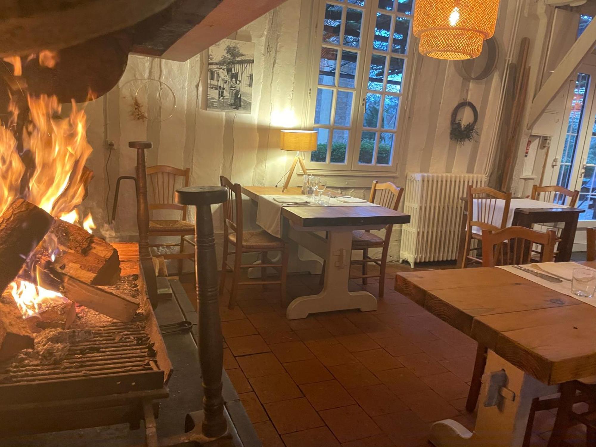 Hotel Et Restaurant Traditionnel L' Escalandes Lesperon  Esterno foto